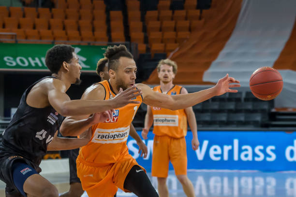 萨阵中年轻 萨阵中年轻