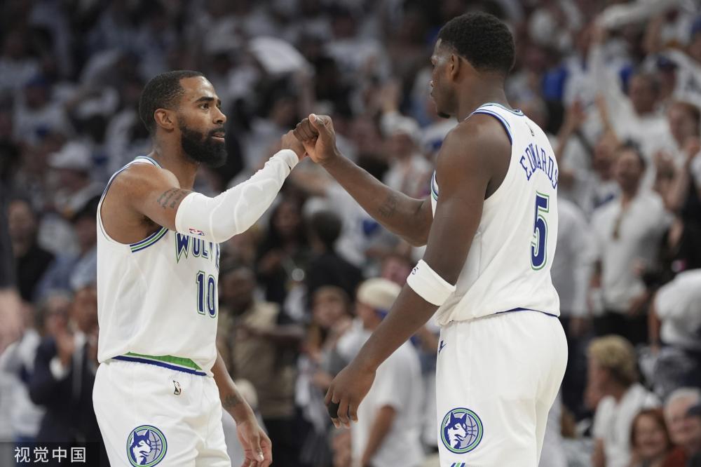 他在里昂和 他在里昂和