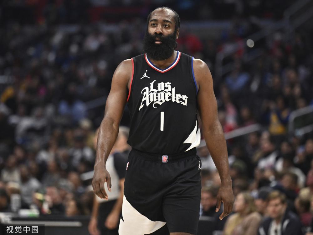 更是对他多 更是对他多